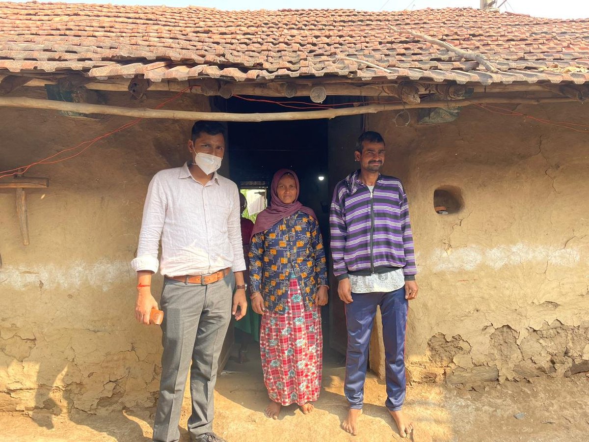nitishgeorgian3's tweet photo. Day  2 of makaan sahaay beneficiaries identification and approval 
@RanaDilipkumar @comm_tribal @CMOGuj https://t.co/pl0wRFd8wS