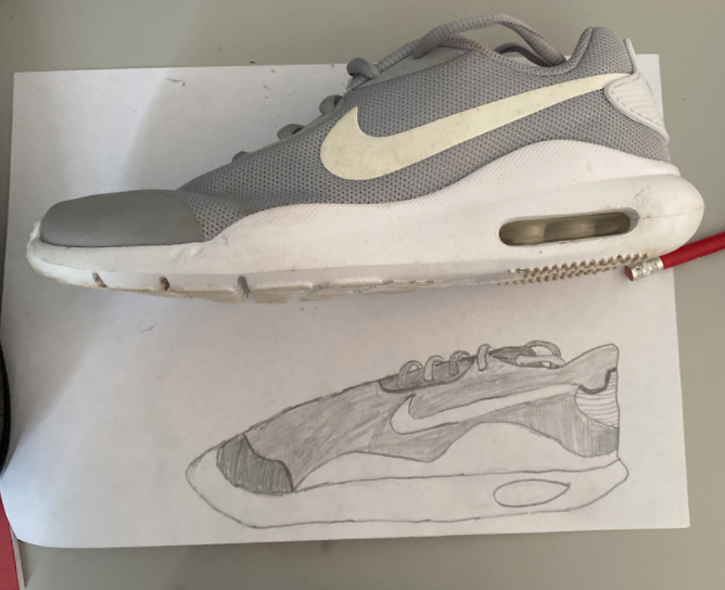 DownendART's tweet photo. Mrs Munro's year 7 group have been busy drawing their shoes. Some excellent observations here - well done yr 7! @DownendschNews https://t.co/4R81CMlvRQ