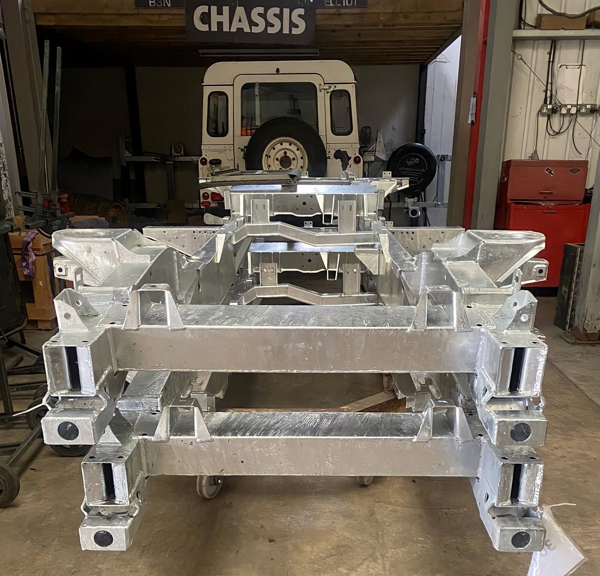 Did you know we specialise in galvanised chassis? 

Please email info@astwood4x4.co.uk for any enquires! 🖤

 #defenderpower #landroverdefender90 #defender #landroverdefender #landrover #landroverowners #restorations