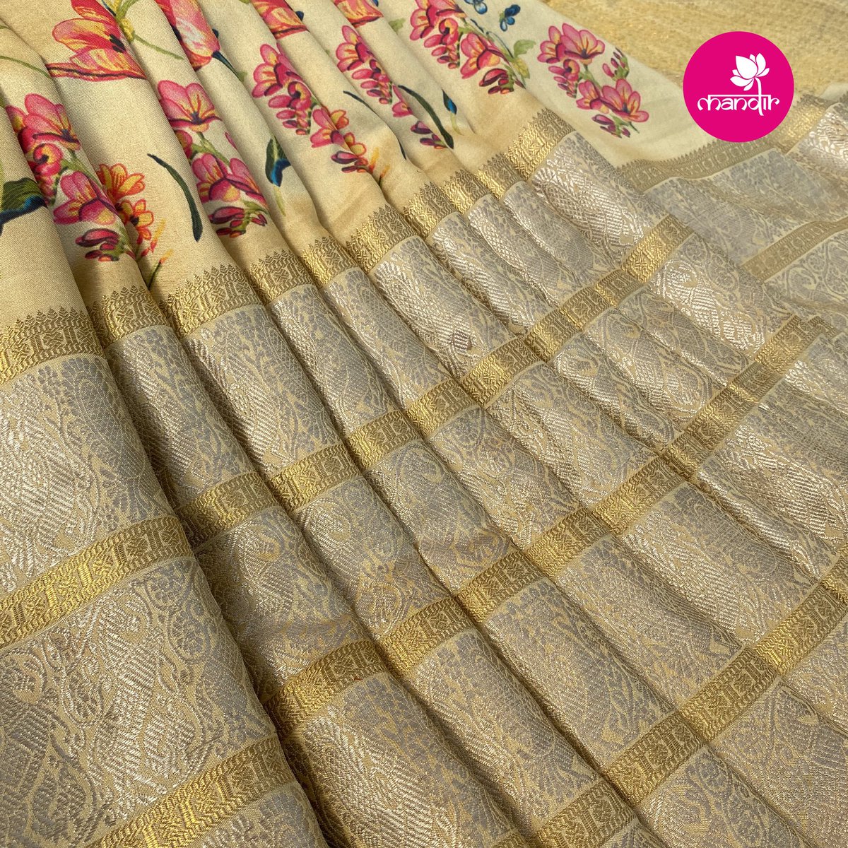 brandmandir's tweet photo. To get the details of this beautiful saree, search with Saree code D472 on our website https://t.co/D786TtGJJv or WhatsApp us on +91 733 733 7000

The amalgamation of Kanchipuram weave and digital print on this beige saree is meticulous.
.
#kanchipuramsilk
#kanchidigitalprint https://t.co/Lc8CfYzQg9