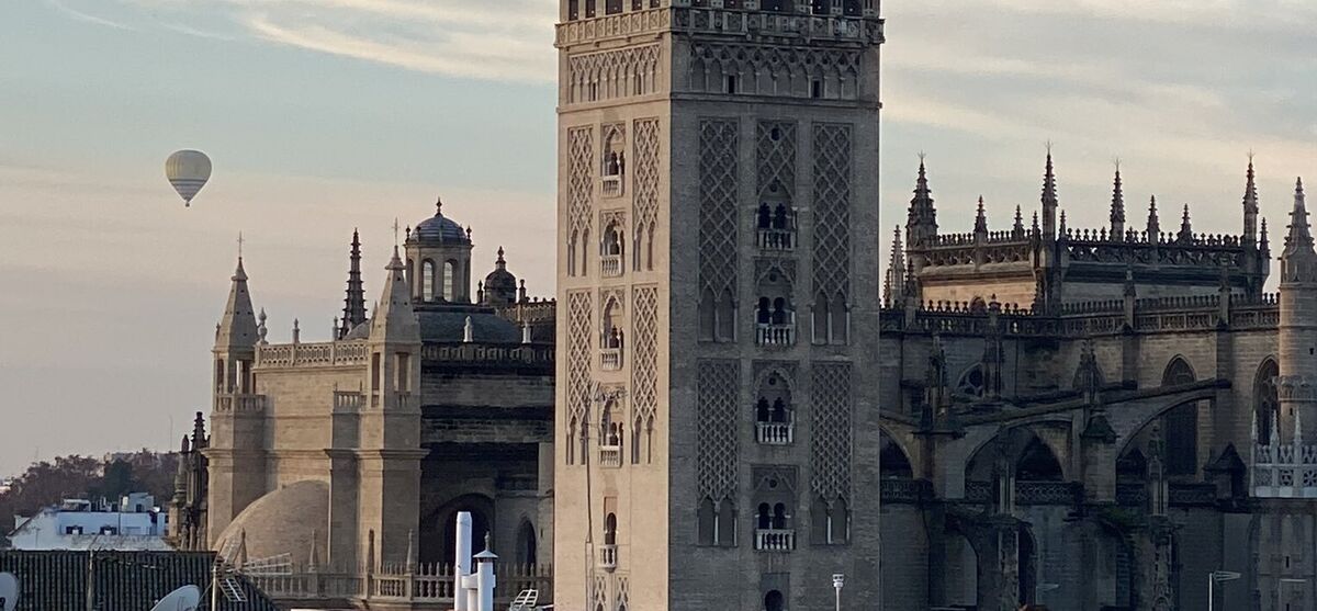 Ayer, los Reyes Magos pasaron por #SevillaHoy muy cerca del #HotelAlminar así que, les pedimos que nuestro regalo fuera volver a estar contigo lo antes posible y, como hemos sido buenos, sabemos que se cumplirá porque #LoMejorEstáPorLlegar
¿A ti te han traído todo lo que querías?