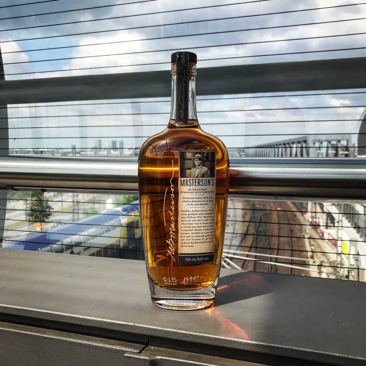tooobi_hh's tweet photo. Al-rye-t, fellas! Hope you're all having a splendid #WhiskeyWednesday! Will you be sipping a fine #dram later on today? I certainly will, albeit not this #Mastersons 10yo – it's still closed & I got too many open bottles already! 😬 https://t.co/aZHDXmWYEx