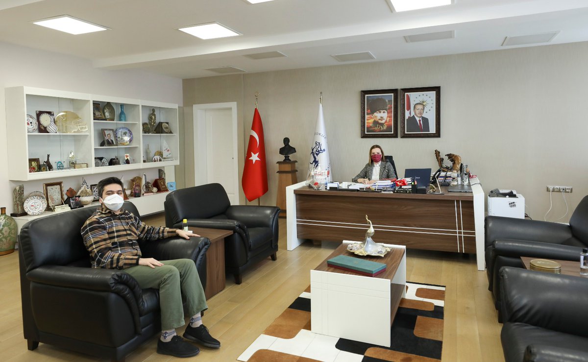 2021 yılında konseyin yürüteceği çalışmalar ve etkinlikler hakkında fikir alışverişinde bulunmak üzere Rektörümüz <a href="/hotar_nukhet/">Prof. Dr. Nükhet Hotar</a>'i ziyaret eden #universitemDEU Öğrenci Konseyi Başkanı Furkan Duru'ya başarılar diliyoruz.