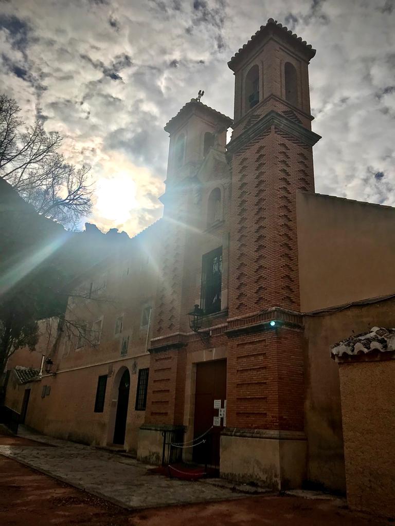 Desde la Hermandad del Cristo Amarrado a la Columna queremos desearos un feliz año nuevo con esta preciosa imagen de nuestro querido Convento de Santa Ana 💒.
Fotografía: Antonio Bleda Mulero. ¡Mil gracias compañero! 😍