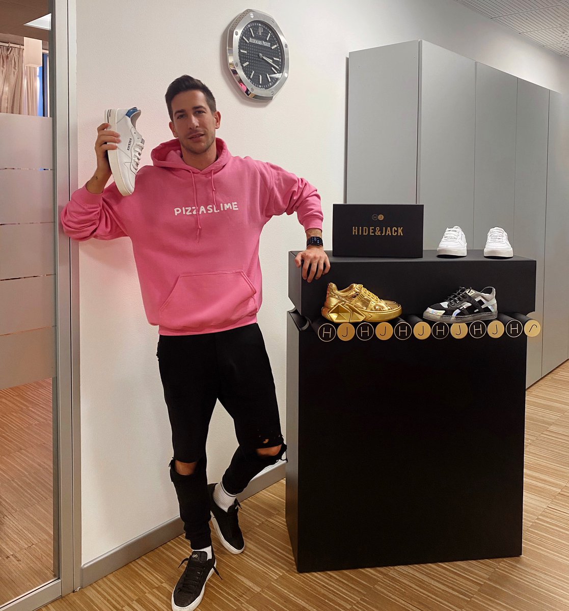 albefranceschi's tweet photo. The sales campaign is coming #fw21 #hideandjack https://t.co/vRWK83wV76