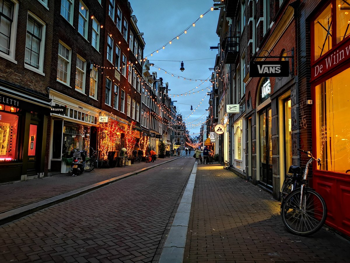 thegreatbakker's tweet photo. 4.40 pm becoming dark again in #Amsterdam #Herengracht #Reguliersdwarsstraat en #Runstraat https://t.co/VY4QO5DoO2