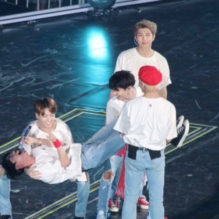 mollajoon's tweet image. namjoon patiently handling bts’ chaoticness — a thread