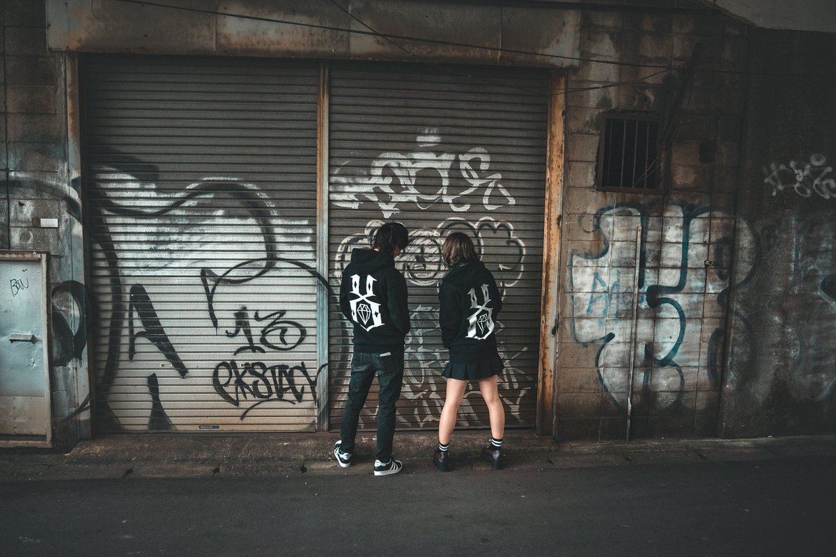 Deckeylandscape's tweet photo. いつかこのブランドのモデルになりたいぜ。#rebel8 #rebeleight #大好きな海外ブランドのパーカーで嫁と写真撮ってもらった #ペアルック #こんな感じで着たら #かっこよくない? https://t.co/gQGSGxm4gJ
