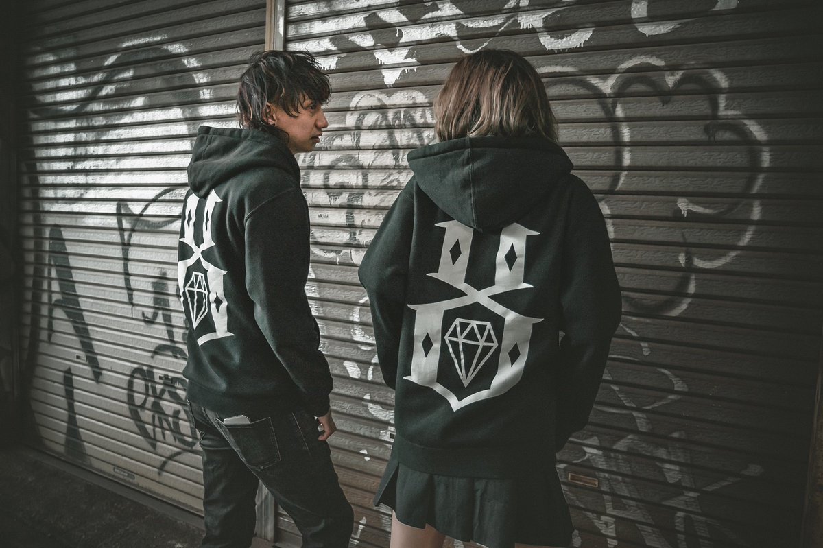 Deckeylandscape's tweet photo. いつかこのブランドのモデルになりたいぜ。#rebel8 #rebeleight #大好きな海外ブランドのパーカーで嫁と写真撮ってもらった #ペアルック #こんな感じで着たら #かっこよくない? https://t.co/gQGSGxm4gJ