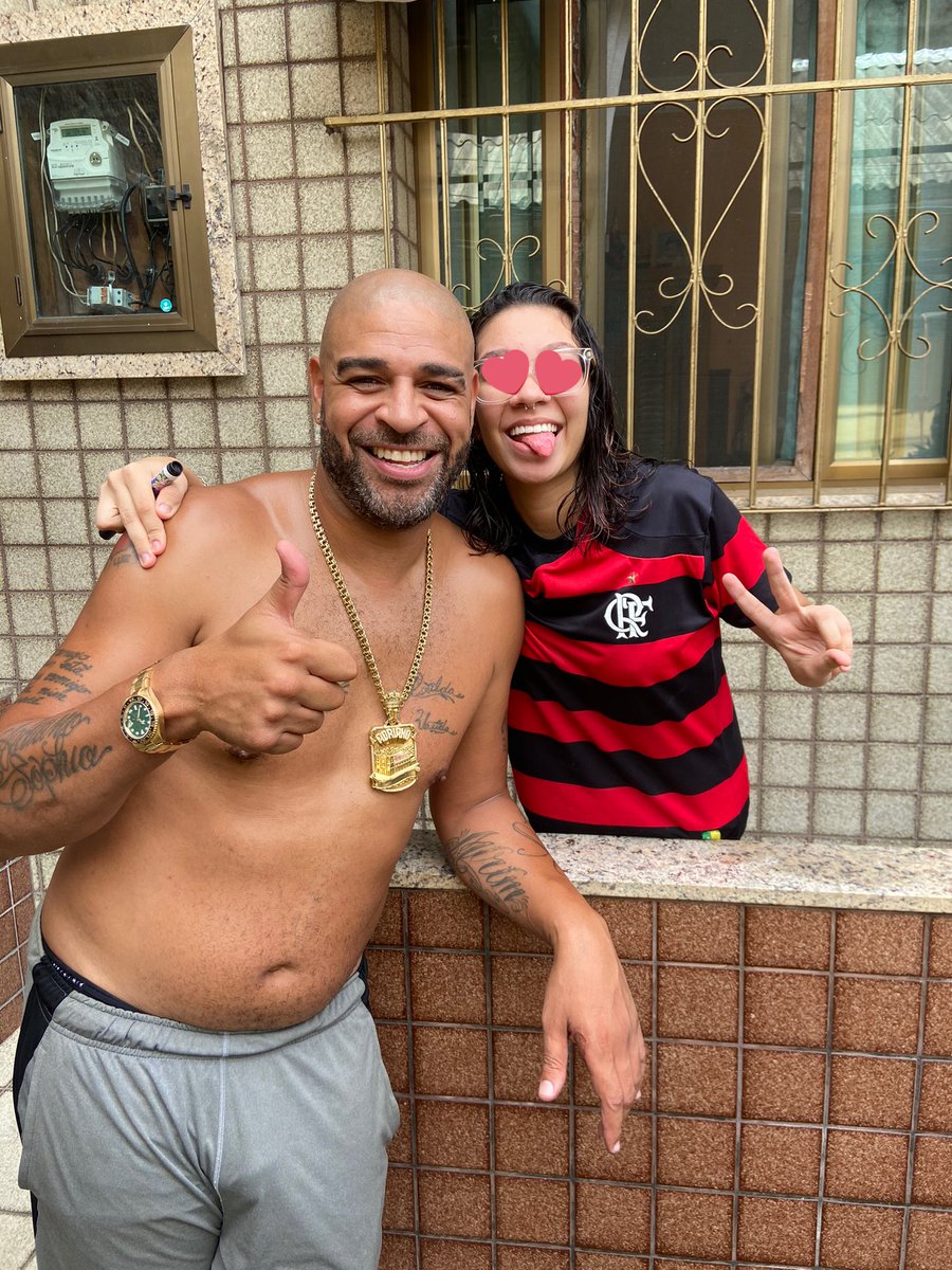 LousadaRafaella's tweet photo. MANO 
O ADRIANO IMPERADOR VEIO NA MINHA CASAAAAAAAAAA https://t.co/V2aFAdWsOv