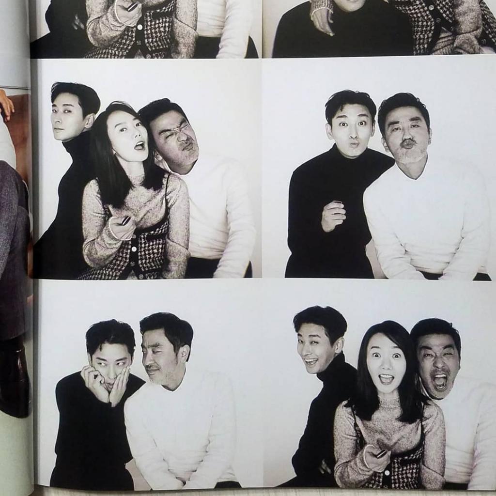 blackoutwith's tweet photo. 킹덤 메인인 태국 잡지 너무 갖고싶ㅇㅓ........ 메인부터 압도적이야 역시 모델짬바ㅠ 이 메이킹 영상 진짜x♾ 좋아하고요 이때 킹덤즈 쓰리샷 갤탭 배경화면이고요ㅠㅠㅠㅠㅠ 분위기에 케미까지 터지는 킹덤즈 사랑해,,, https://t.co/1VA4AYIg0L