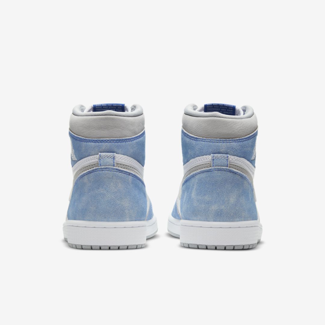 J23app's tweet photo. Jordan 1 Retro High OG "Hyper Royal/Light Smoke Grey" official images https://t.co/2mJdKLct9q