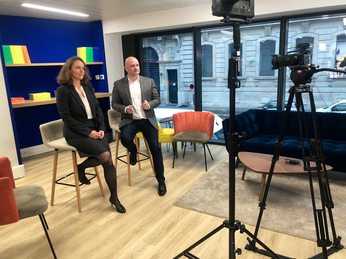 En tournage avec Véronique Adam Cacheux <a href="/orangebusiness/">Orange Business</a> pour <a href="/SmartCityMag_FR/">Smart City Mag</a>. 
On parle adoption du #teletravail et des solutions #collaboration par les collectivités.