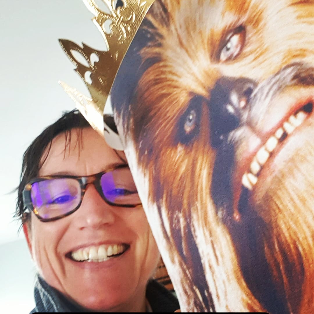 Quand tu tires les rois avec ton collègue de #télétravail... Devinez qui a eu la fève ? 🤴#galettedesrois