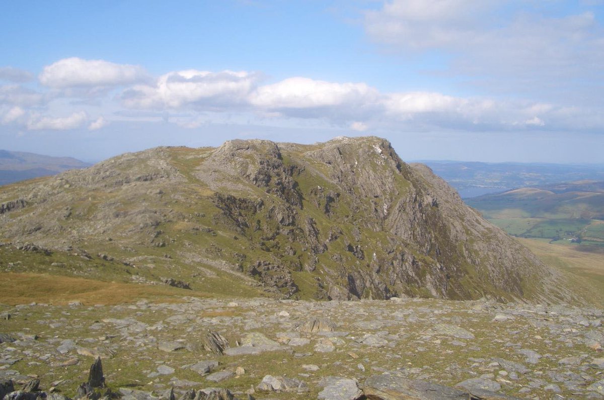 Aran Benllyn or Mountain at the Head of the Lake is a subsidiary summit of Aran Fawddwy in southern Snowdonia. It is the second highest peak in the Aran mountain range at 885m high.

#eryriambassador