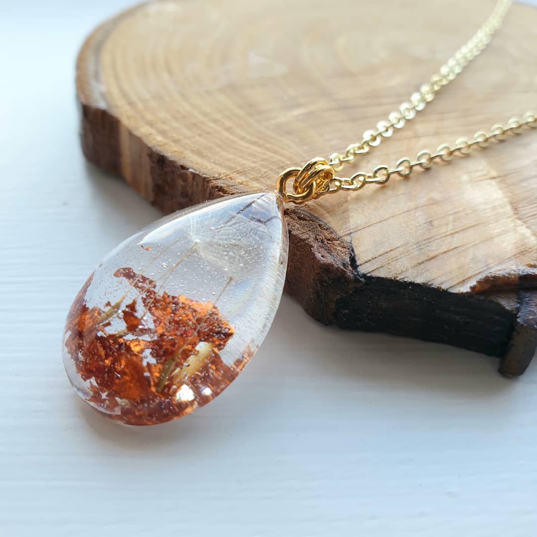 Solobloom2's tweet photo. 🌺Make a wish Dandelion seeds with red copper teardrop pendant set on a gold plated chain.
Available now in my etsy shop https://t.co/WQ24Hr64WP 

#anniversarygift #coppergifts #northwestmakers #merseysidemakers #handmadejewelleryuk #buyhandmade #MakeAWish #Makeawish2021 https://t.co/hs7ocdIljQ