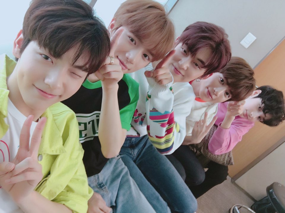 txt_aze's tweet photo. [🥺] MOA şəkil sizə tanış gəldi?🥺😭 https://t.co/sVmsu0jj3a
