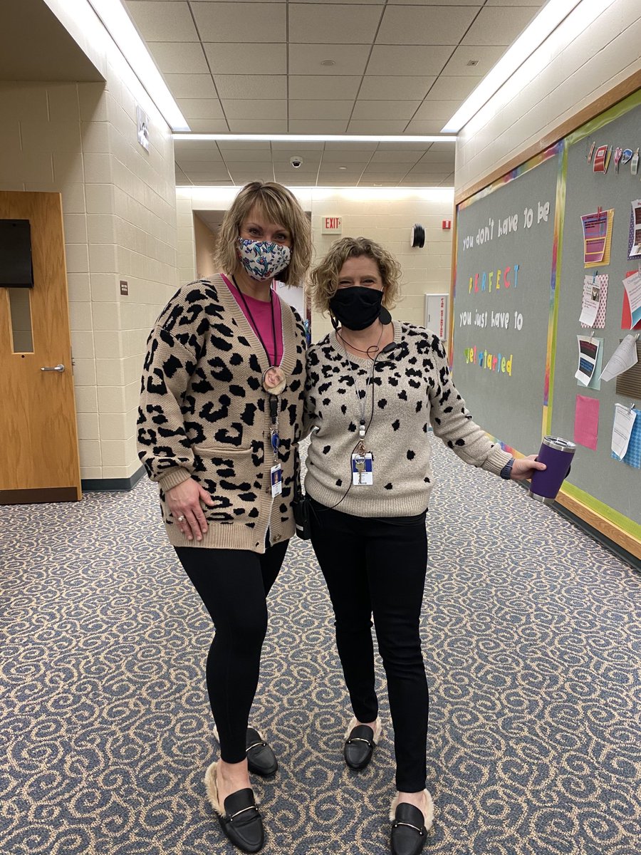 Twinning with the fabulous ⁦<a href="/SRECoach/">Aleks Johnson</a>⁩ #Fashionistas