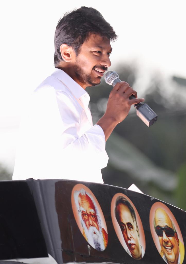 Udhaystalin's tweet photo. திருச்சி(வ)-முசிறி தொகுதி- காட்டுப்புத்தூரில் சிறப்பான வரவேற்பை அளித்த கழக தோழர்களுக்கும், பொதுமக்களுக்கும் நன்றி. கடந்த பத்தாண்டுகளாய் ஊழல் பணத்தில் கொழிக்க தமிழர் நலனை மறந்த அடிமைகளை வீட்டிற்கு அனுப்ப உறுதியேற்போம் என பொதுமக்கள் மத்தியில் பேசினேன். @KN_NEHRU @KaduvettyT https://t.co/3wU1YNRbVW