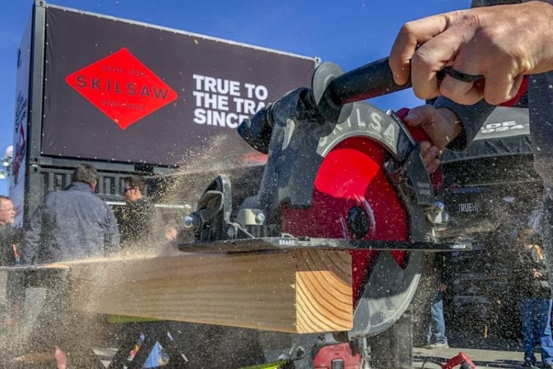 ProToolReviews's tweet photo. If you're using a corded 10-1/4" circular saw for bigger cuts, the #Skilsaw 10-1/4" cordless #wormdrive is right up your alley.
#ptrski21 #powertools #circularsaws
https://t.co/H1ZQavQ7wh https://t.co/jpd4mW7u6a