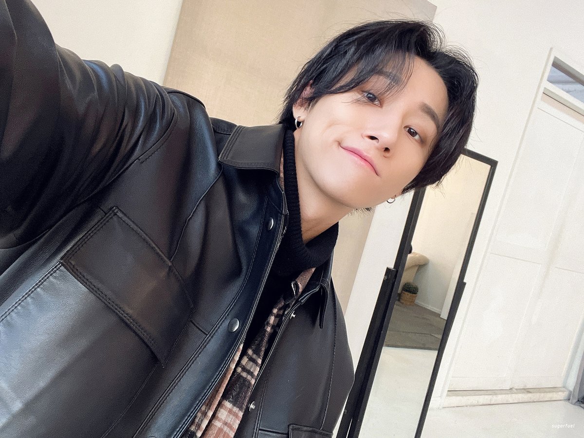 sugarfueli's tweet photo. 210106 투턱곰 셀카 #아이엠 https://t.co/WrgtbWbrpf