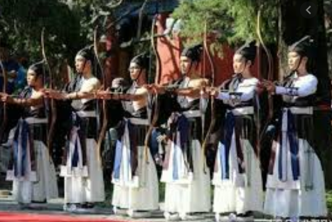 侯 *gew (hóu): target for archery