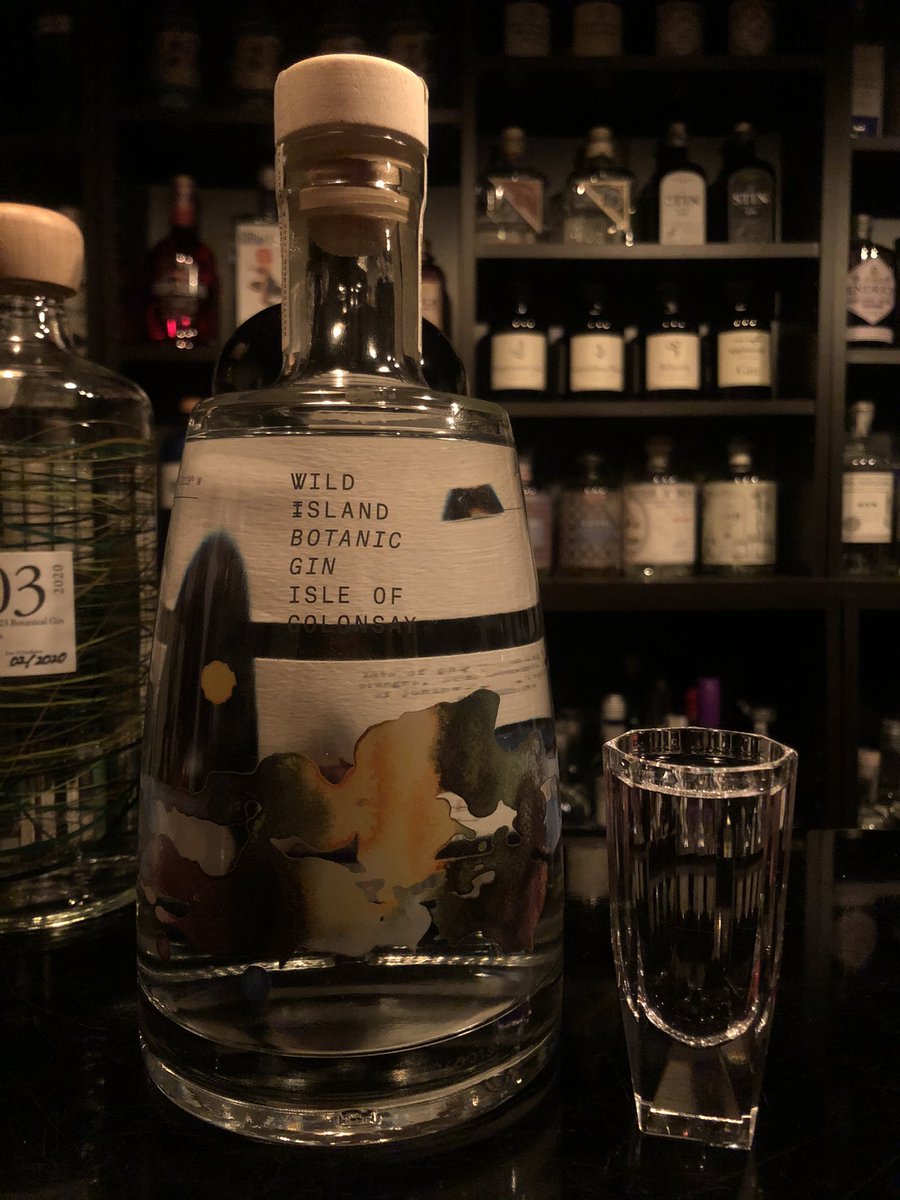 ぼんば ワイルドアイランドボタニックジンを飲みます スコットランド産のジンです 香りは花っぽい甘い香り 味はジュニパーとハーバルさに少し柑橘 ミントっぽい清涼感がやや強めです ジントニックで飲むとかなりイケる気がします Tglc