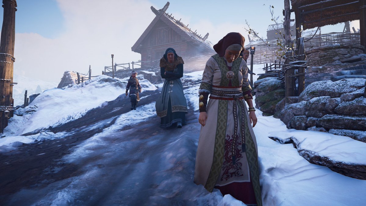 You can see quite a few classics: paneled or tube hängerock/smokkr (apron dress) with several layers of wool/linen, pairs of oval "turtle" and round brooches (inspired by findings), tablet-woven or leather long belts, and coats attached with one or two pins for the ladies...