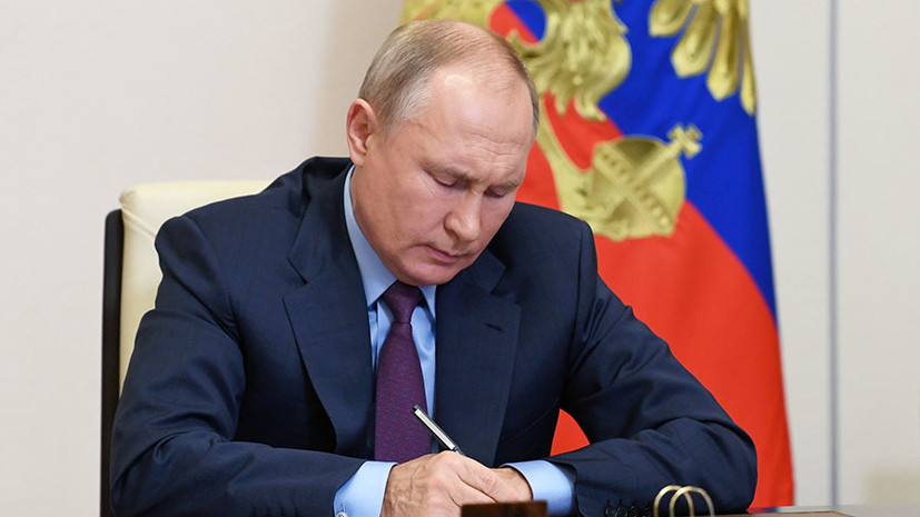 RT_russian's tweet photo. Владимир Путин подписал указ о создании фонда поддержки детей с тяжёлыми заболеваниями «Круг добра». Организация займётся закупками дорогих и не зарегистрированных в стране лекарств https://t.co/gEa2STV4sv https://t.co/LlmMs1e7rm
