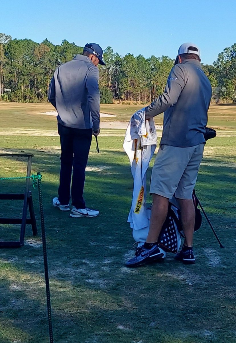 acaseofthegolf1's tweet photo. Was talking with some random caddie this morn, who is on the bag for @tfunk1030 at a dev tour event this morning. He seemed to know a little about golf. #fredfunk https://t.co/20qoai7LPw