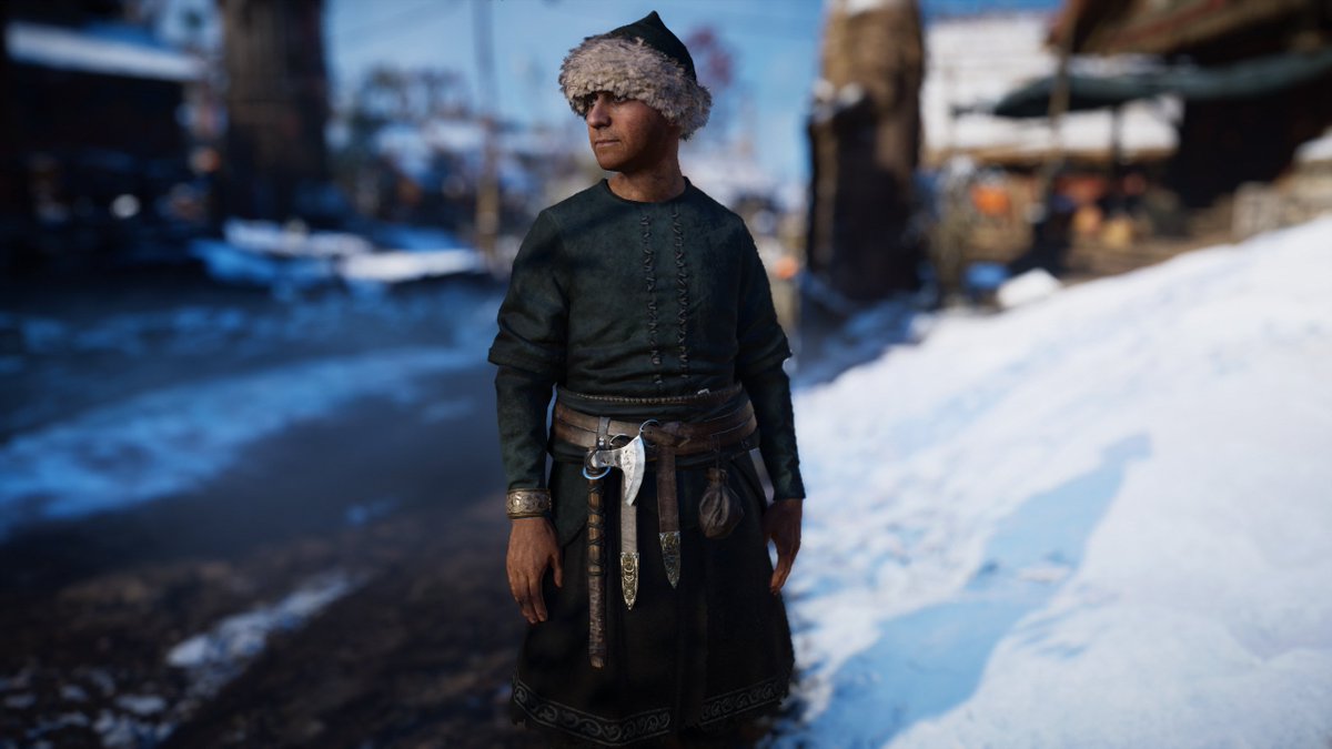 ...Layers of v-collar tunic + short-sleeved tunic with leather belt(s) and trousers worn with either boots or leg wrapping (less common) for the gents. Some wore fur, but I saw very few with cloaks or hoods, which are thought to have been pretty common in these cold regions.