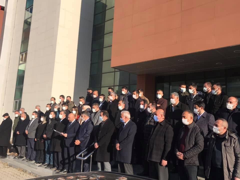 Ak Parti Bitlis İl Teşkilatı olarak; 

İlker Başbuğ, Fikri Sağlar ve Can Ataklı hakkında Bitlis Adliyesi'nde Cumhuriyet Başsavcılığı'na suç duyurusunda bulunarak, Basın Açıklamasında bulunduk.

Benzer her türlü girişime karşıda aynı kararlılıkla mücadele edeceğiz.