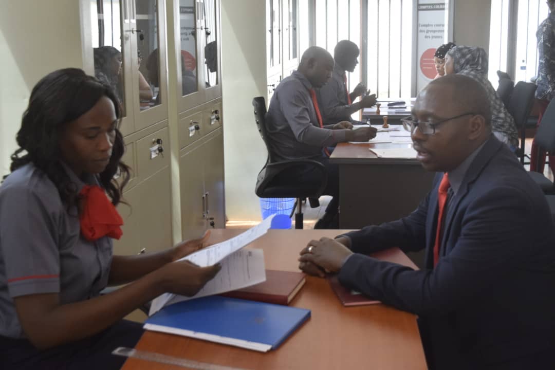 5Amb.Ezéchiel NIBIGIRA, Ministre ayant la Jeunesse dans ses attributions,a vivement remercié le <a href="/BurundiGov/">Bureau du Premier Ministre</a> pr la mise en place et l'octroi des fonds pr l'opérationalisat⁰ de la BIJE afin de contribuer au financement des projects de dévlpmt écque des Jeunes groupés en associat⁰