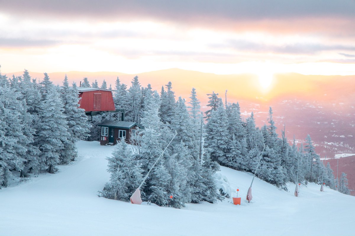 VermontTourism's tweet photo. First chair. 👌 📸: ruschpy on Instagram. #ThisIsVT #SkiVermont https://t.co/SkDOfdEgfq