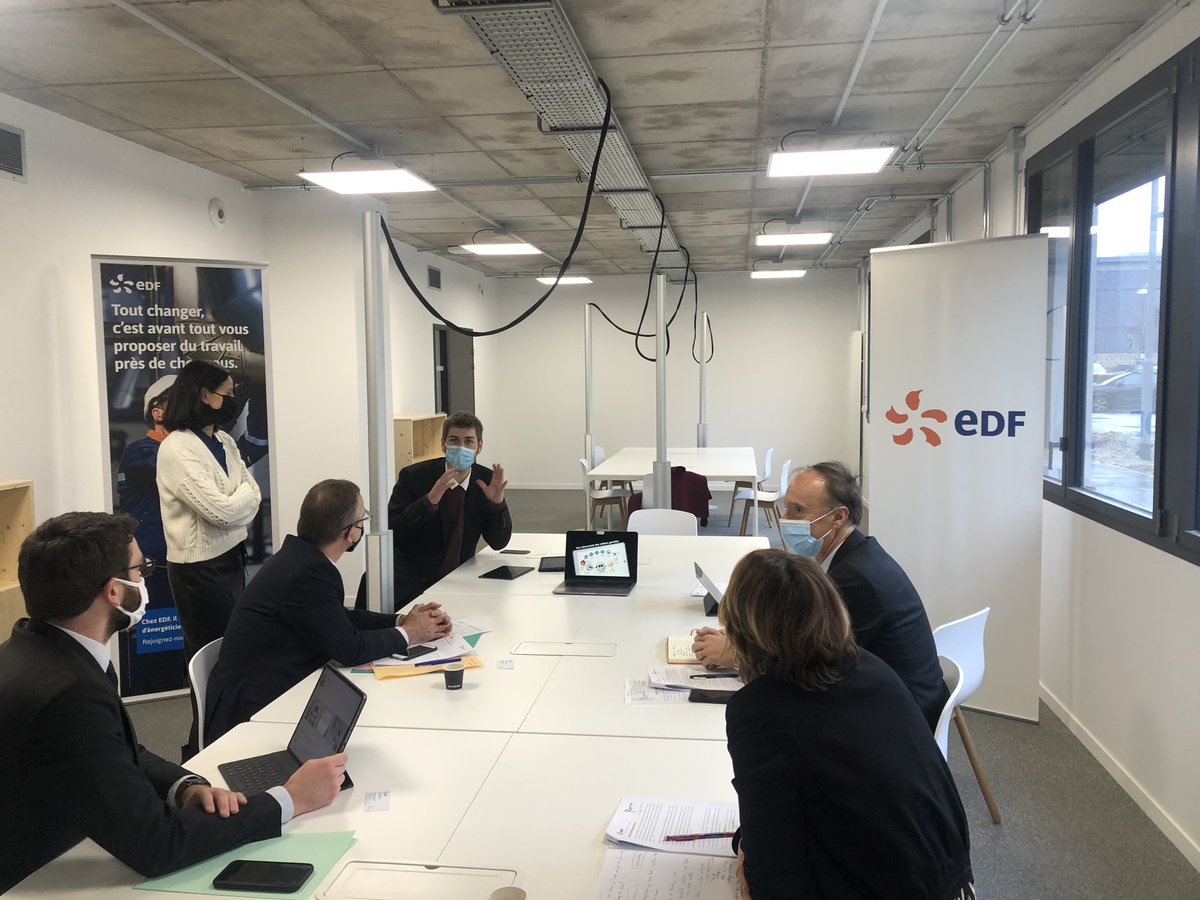 EDF_GrandEst's tweet photo. @EDF_GrandEst a fait découvrir au Rectorat @RA_GrandEst 2 start-up numériques @HumanGamesTv et son outil @OddityVr qui révolutionne l’identification des #compétences transverses et #Onyxp de Parcours et Par Thèmes appli dédiée à la découverte des #métiers et à l'accès à l'#emploi https://t.co/OUEp3yF9Hc