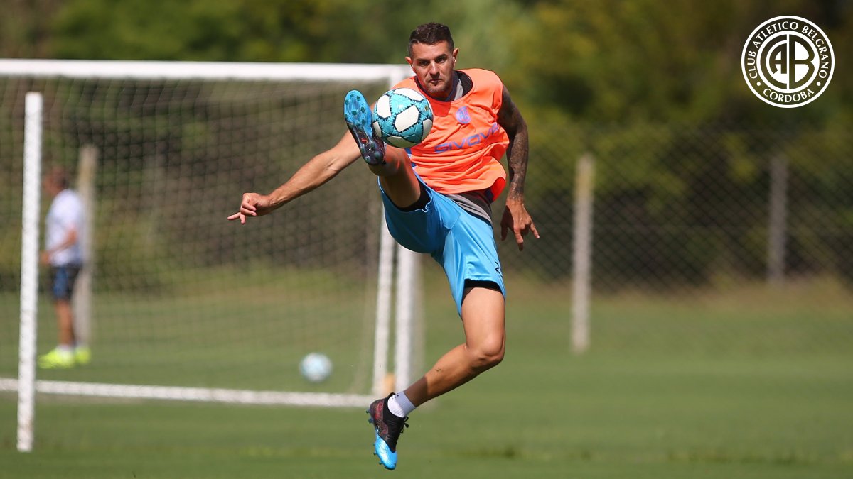 Belgrano's tweet photo. ⚽✔ Hoy completamos una práctica con trabajos de fuerza y fútbol táctico, continuando con la preparación para recibir a Alvarado. 💪 https://t.co/yRYHPKSorq