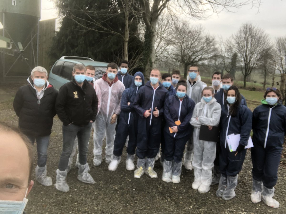 OSourdin's tweet photo. Visite de la @MFRFougeres plus précisément des BTS Production Animale , l occasion d une matinée d échanger, d expliquer mon travail au plus près des poules 🐔 , et pour moi toujours un plaisir de le faire  devant tant de questions. Le terrain il y a que ça de vrai 😉😜🐔🚜🧑‍🌾 https://t.co/vicGCgxjC3