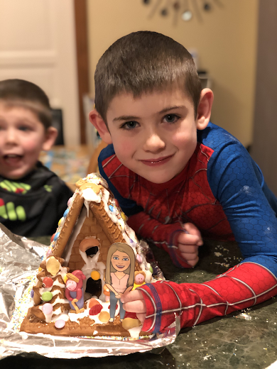 MissMcKeownA4's tweet photo. #FlatMsMcKeown and #FlatPenny helped Kenny build a gingerbread house! Thanks for including us, Kenny! https://t.co/OnUcMJCjck
