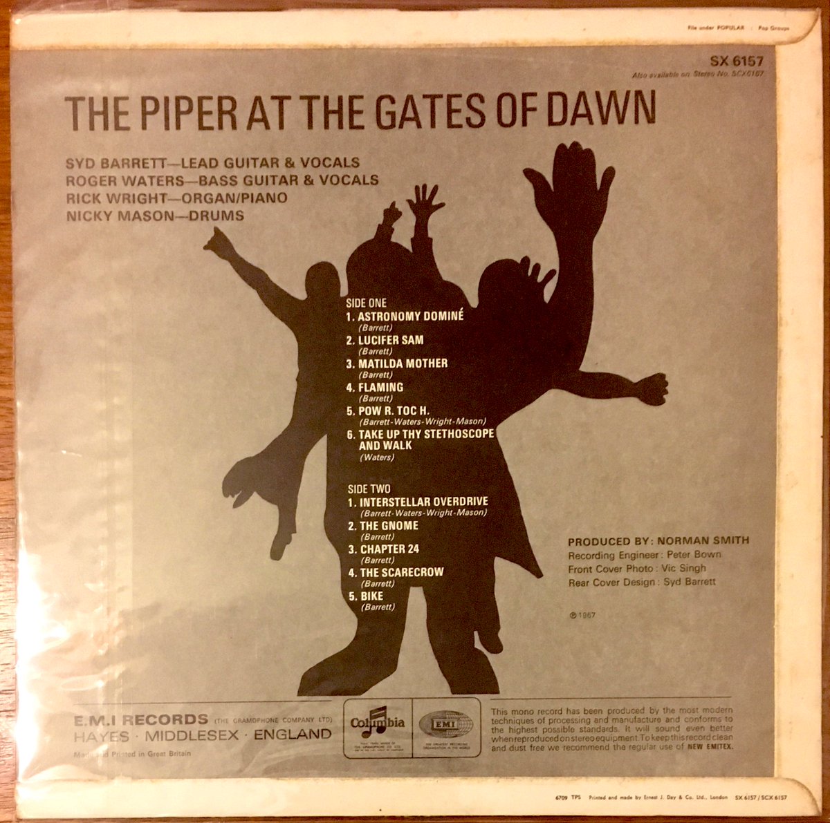 GKuniii's tweet photo. 深夜レコード（爆音🎧）
1.6のうちに間に合った✨
#SydBarrett #HappyBirthday #RogerKeithBarrett #NowPlaying 
#PinkFloyd #MadcapLaughs #Barrett #Opel #ThePiperAtTheGatesOfDawn 
#12inchvinyl #vinyljunkie https://t.co/pkEfJaGUij