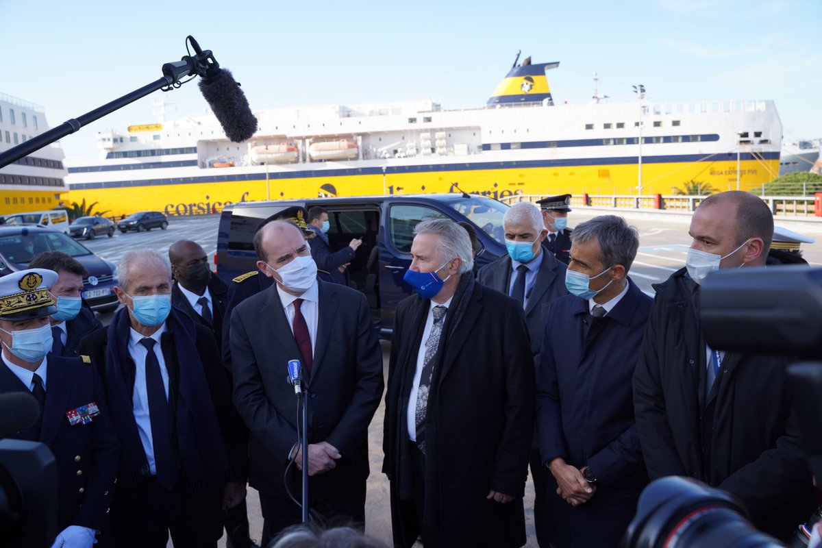 CCIduVar's tweet photo. Le 1er ministre @JeanCASTEX a signé à #Toulon le contrat de plan Etat-Région pour la période 2021-2027. Présentation de la future électrification des quais, projet porté par la @metropoleTPM faisant parti des projets cofinancés par l'Etat &amp; @MaRegionSud 
👉https://t.co/LjKR8NJc1u https://t.co/tk8m4SZerx