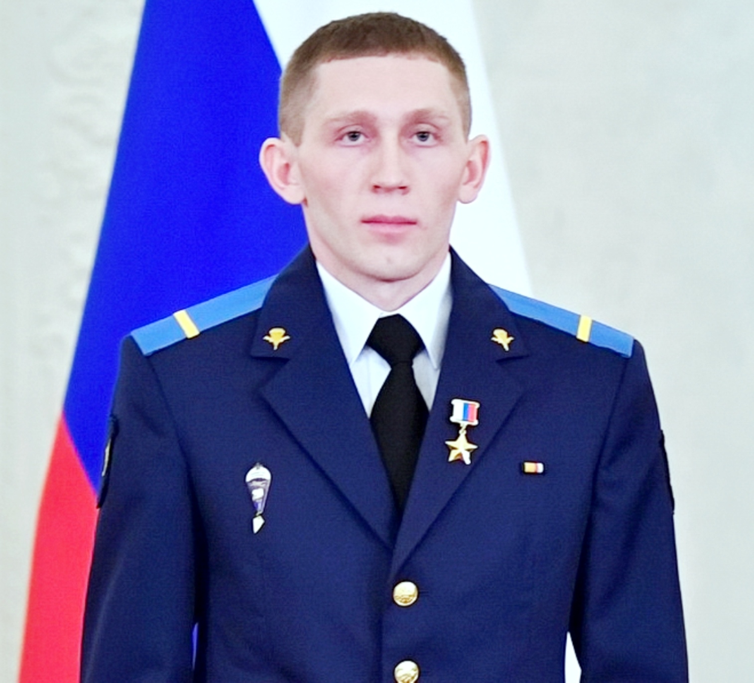 Crs Vdv Twitterren ベスラン学校占拠事件で戦死したロシア連邦保安庁特殊任務センターのアルファに所属していた故オレグ ロスコフ准尉も マルーンベレーを着用しておりました T Co Nbk4zjwmr5 Twitter