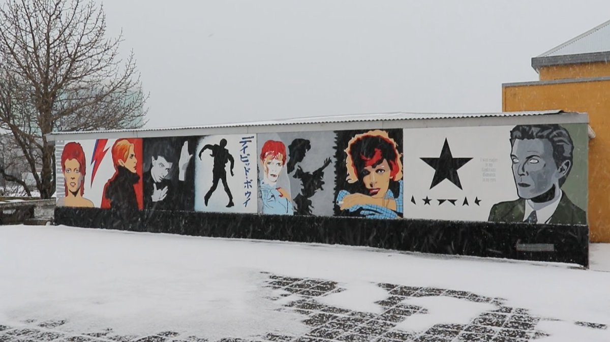 Do you love #davidbowie then you can find this #mural in #iceland in this Guidebook LINK to book>amazon.com/Moon-Iceland-R…<#livetotravel #passionfortravel #travelust #traveltherenext #letsgoeverywhere #travelinspiration #travelbucketlist #bowie #Bowieforever #travelwithmoon #family