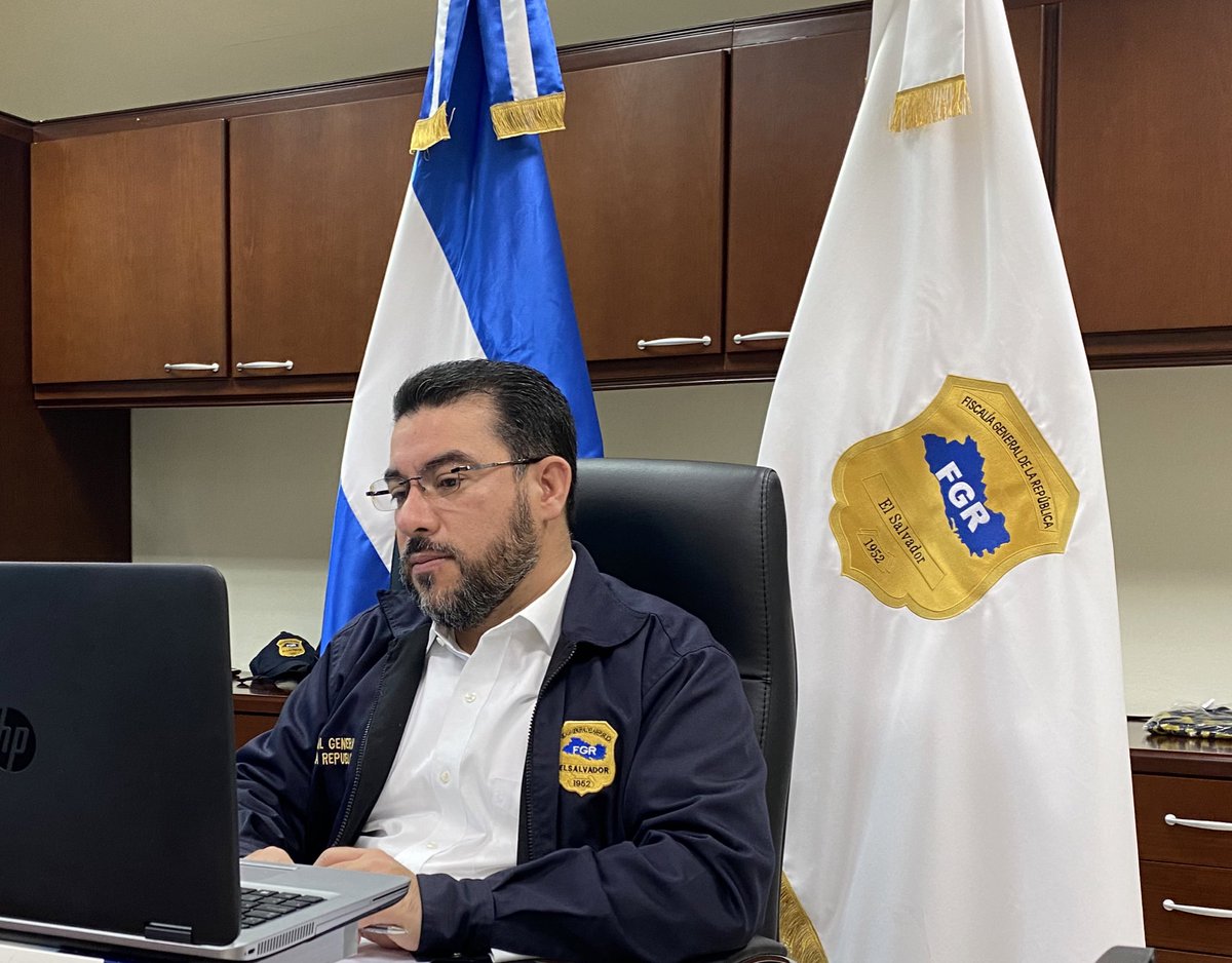 FGR_SV's tweet photo. #Elecciones2021 | “La @FGR_SV desplegará más fiscales electorales, de cara a los comicios de febrero. Tendremos mayor presencia, vamos a ejercer mayor contraloría. Vamos a ser implacables con quien quiera cometer cualquier tipo de delito electoral.” Fiscal General @MelaraRaul https://t.co/BWV10YqSoP