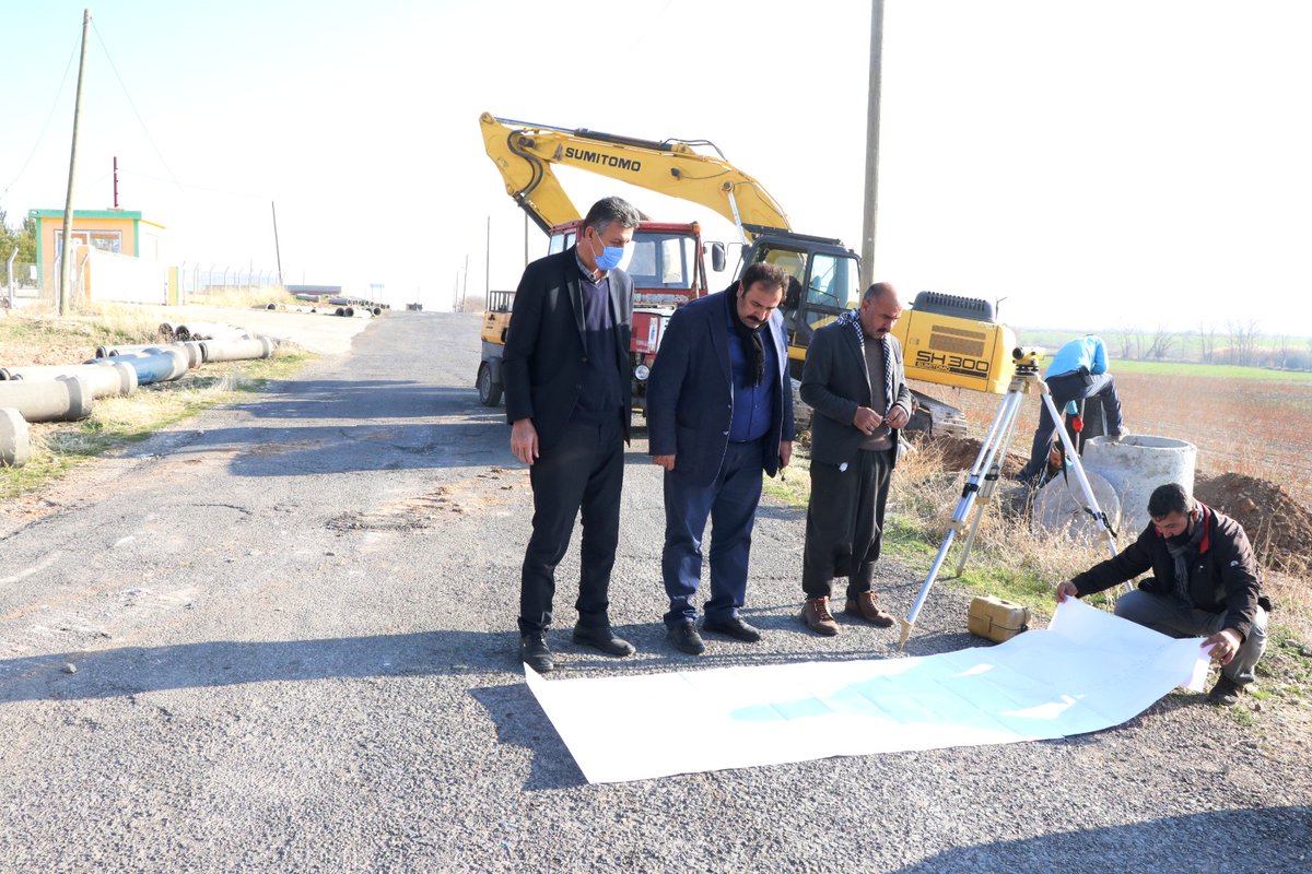 Özel İdare döneminden bu yana Hamurkesen, Pınarbaşı ve Akziyaret Bölgesinde yaşanan 4800 metrelik altyapı sorununu Başkanımız <a href="/zabeyazgul/">Zeynel Abidin BEYAZGÜL</a> 'ün talimatlarıyla <a href="/suskigm/">ŞUSKİ GM 🇹🇷</a> İçme Suyu ve Kanalizasyon Dairesi Başkanlığı olarak çözüme kavuşturmak için çalışmalarımızı hızla sürdürüyoruz.