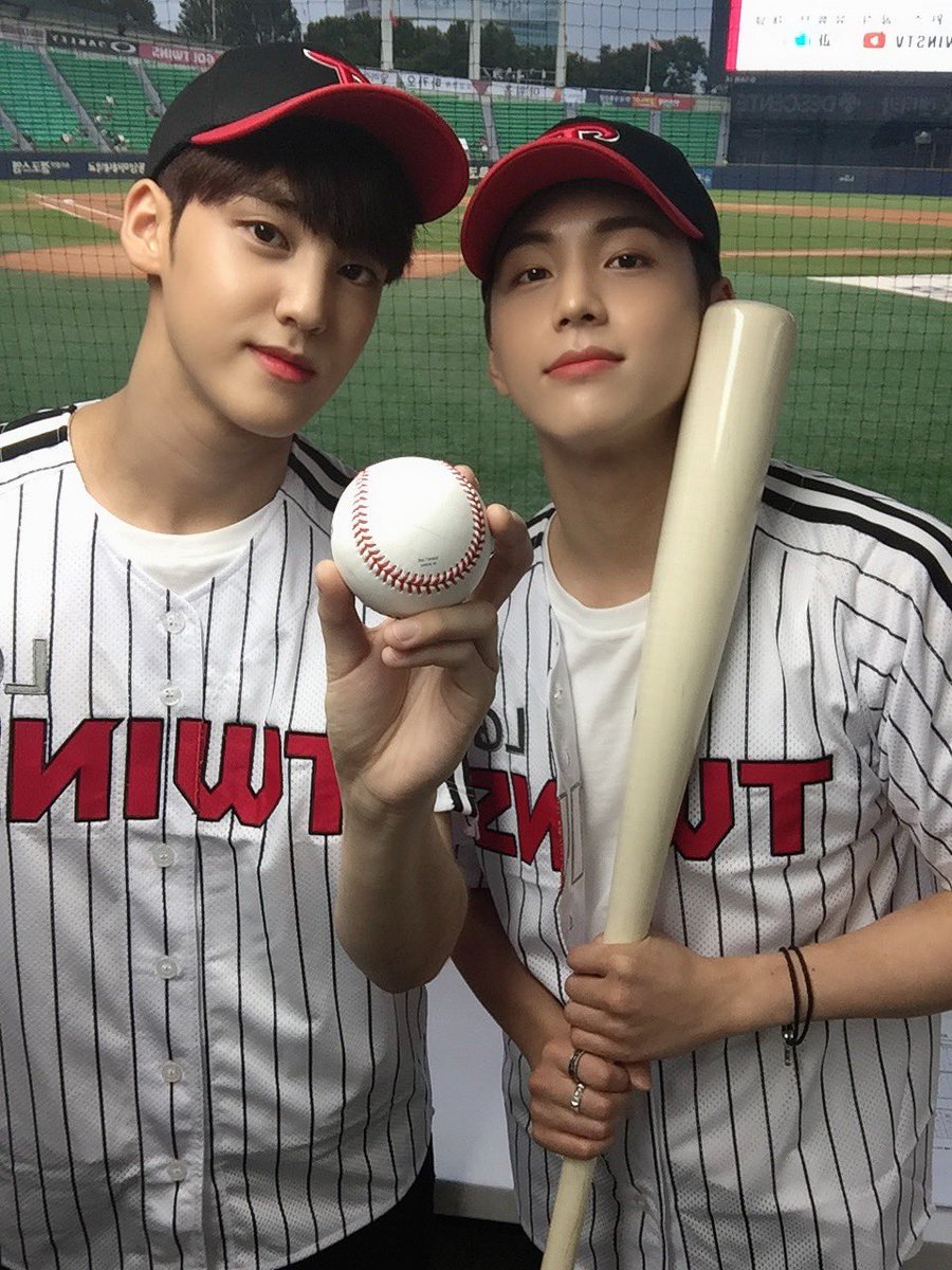 bofyou_missyou's tweet photo. 최애가차애고차애가최애인그룹
#BOfYou_1st_Anniversary
결론은둘다최애라는말입니다
#비오브유_1주년_언제나_같이걷자 
비오브유김국헌송유빈사랑해추카 https://t.co/b7d5aTJsCa