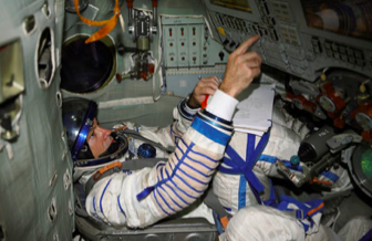 CommanderMLA's tweet image. The first human spaceflight participant, Dennis Tito, trained almost 900 hours to go into space; 20 years later @Axiom_Space will soon send the first private crew to orbit with customers that will train significantly more quickly to make the journey. #DemocratizationofSpace