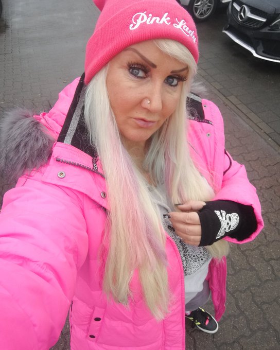 Oh mann ist das heute ein wetter in Hamburg 🙄 #shiteday #hamburg #hamburgergirl #hamburgerdeern #milf<a href="/tag/shiteday"class="tags">#shiteday</a><a href="/tag/hamburg"class="tags"><span>#hamburg</span></a><a href="/tag/women"class="tags"><span>#women</span></a><a href="/tag/milf"class="tags"><span>#milf</span></a><a href="/tag/curvymodel"class="tags"><span>#curvymodel</span></a><a href="/tag/ilovepink"class="tags"><span>#ilovepink</span></a><a href="/tag/neondress"class="tags"><span>#neondress</span></a>