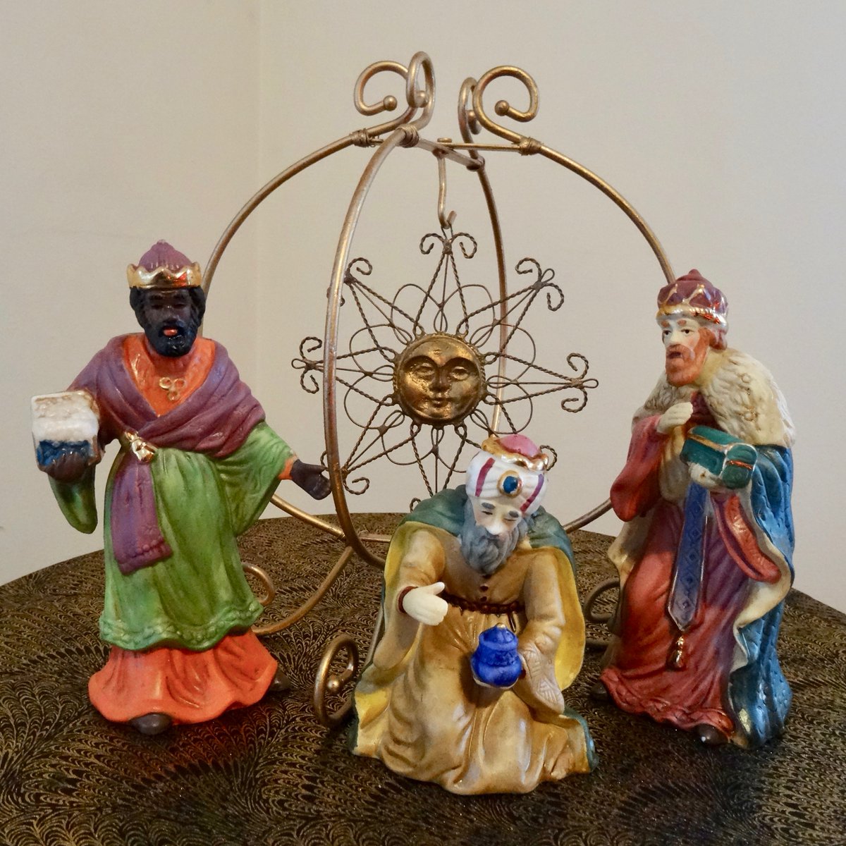 Selena_Fox's tweet photo. Happy #ThreeKingsDay & Blessed #Epiphany2021 to All celebrating! https://t.co/8eRA4Un6tG Explore #Pagan & #Christian lore & customs on my #NatureSpirituality podcast tonite Wed Jan 6. Tune in live at 7pm central via my #SelenaFoxUpdates Facebook & on #CSNP https://t.co/oRFH28yc8I https://t.co/sTOIyZfDT7