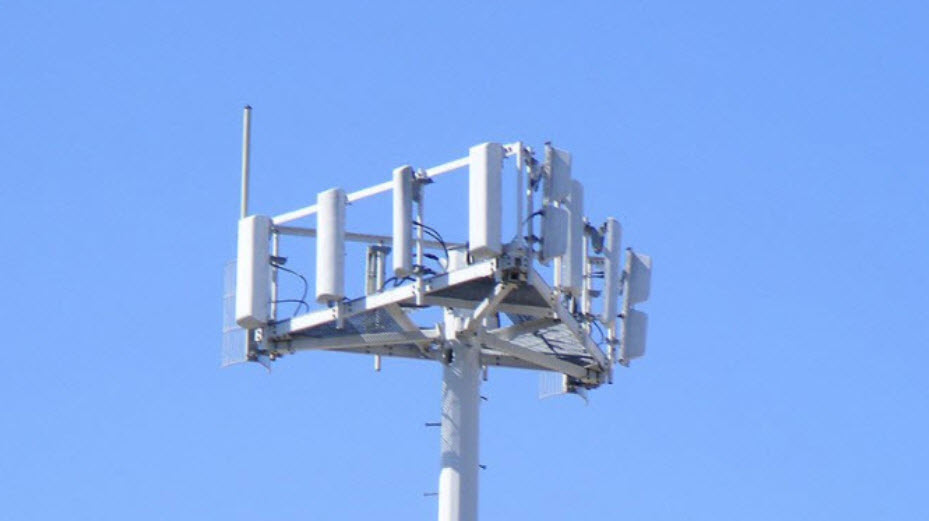 UPSers's tweet photo. 5G? 4G? 3G? -  The first nationwide cellular data network in the U.S. was activated by #UPS in 1993 to track packages. And, we continue to use technology to drive the next generation of UPS. #NationalTechnologyDay https://t.co/yqbZEPgSgg