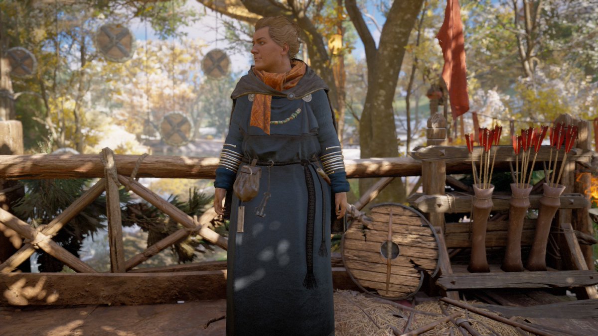 It is worth noting that Viking era Norse outfits did not come with pockets. Women would often hang their home's key, their comb, purse, scissors and other useful items to their belt as seen here. Note the 3 different interpretations of the smokkr (apron dress) here. Good job Ubi.